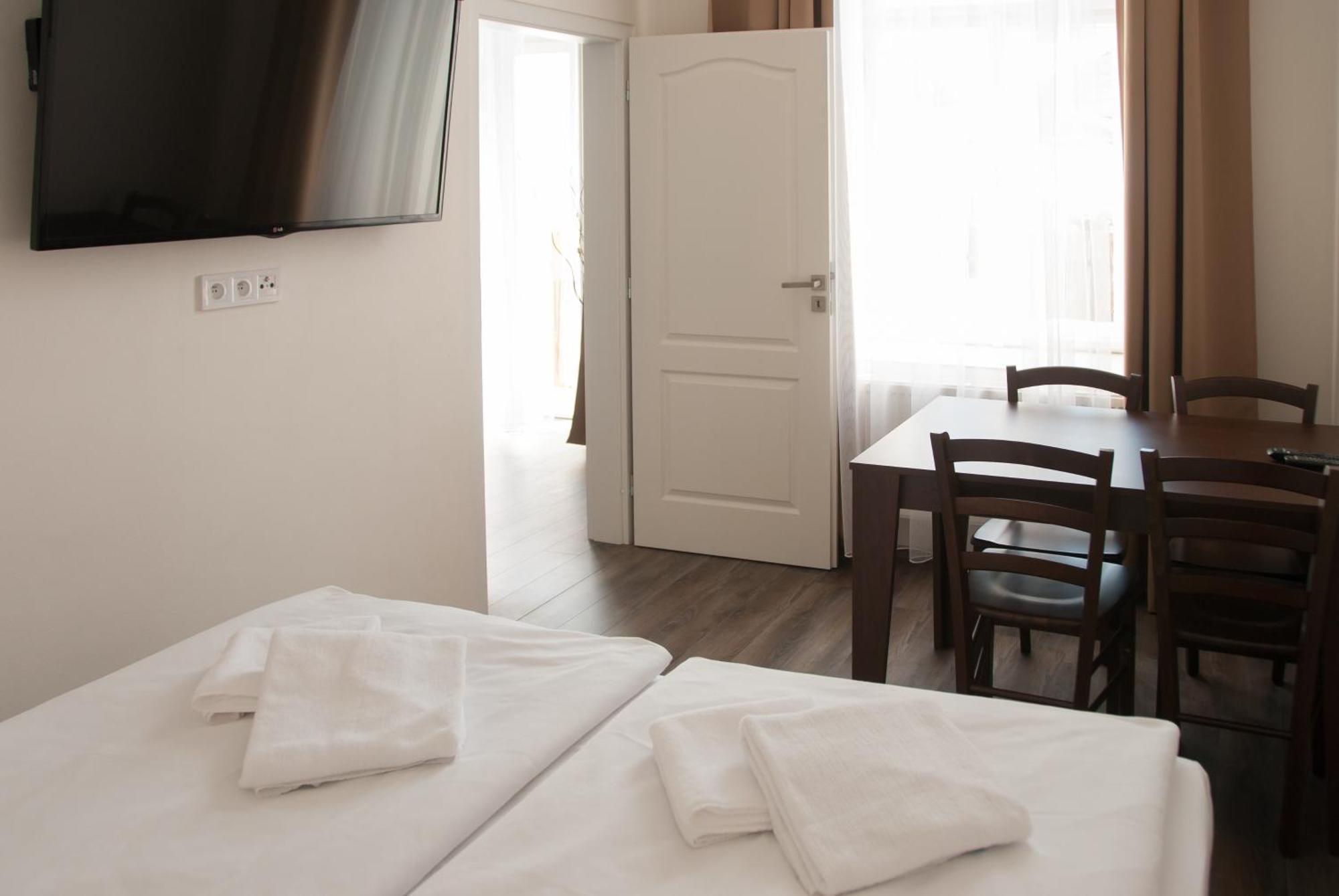 Apartment with Terrace,677186463:JPEG